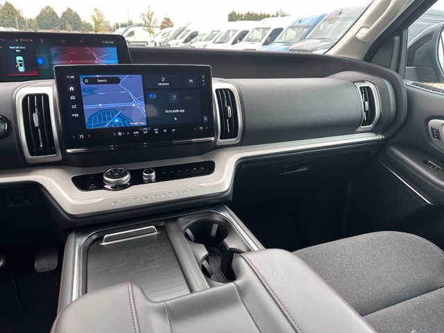 Used 2025 Ford Expedition Active AWD/4WD image 16