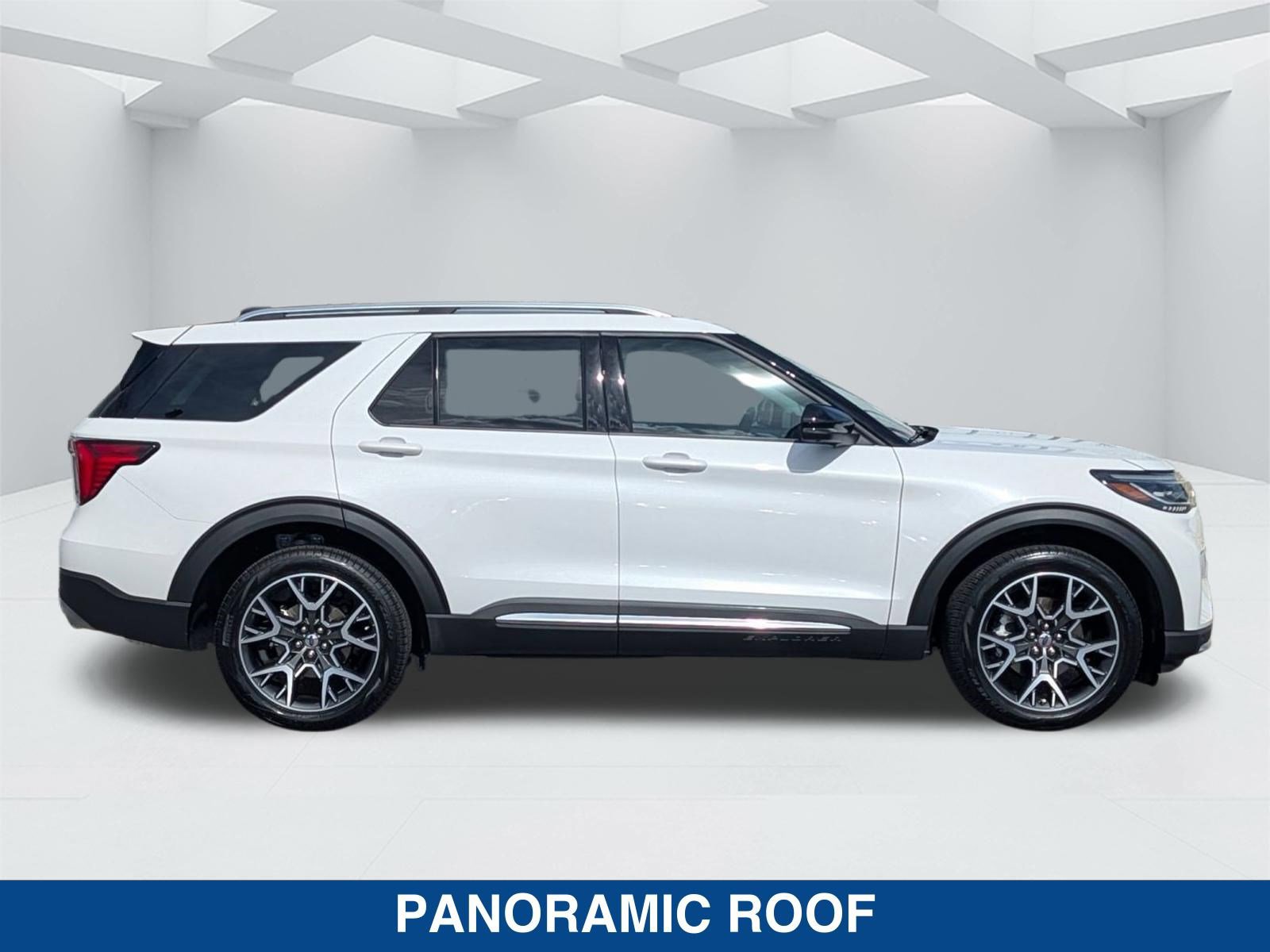 Used 2025 Ford Explorer Platinum w/ Ultimate Package AWD/4WD image 3