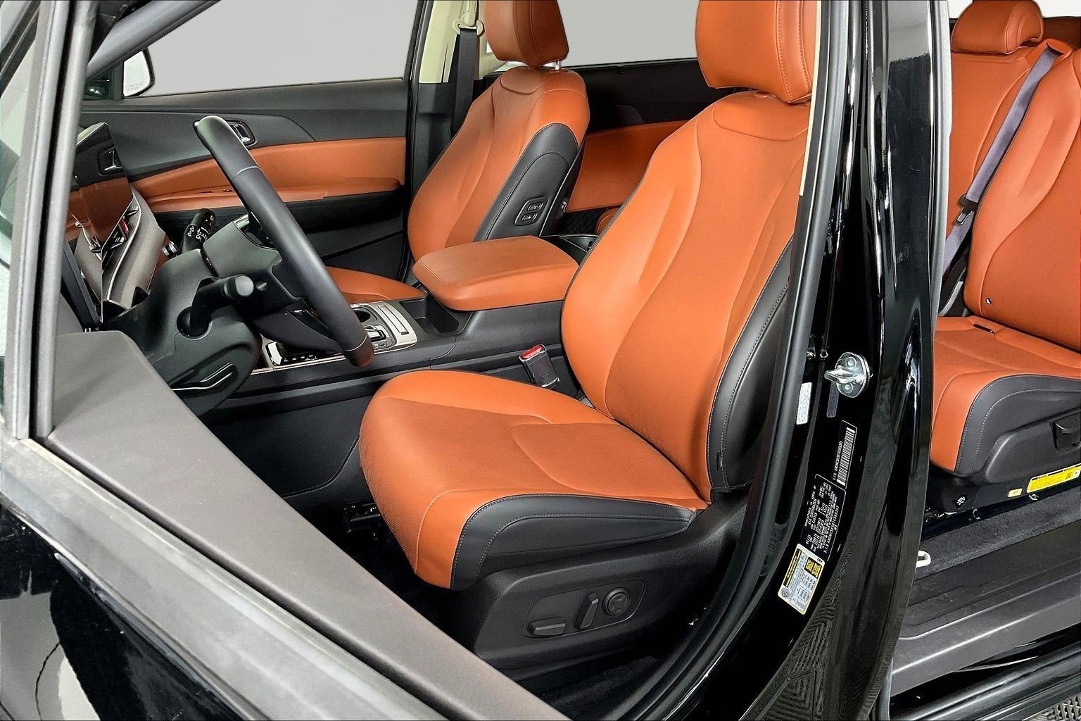 Certified 2026 Kia Carnival EX FWD image 21