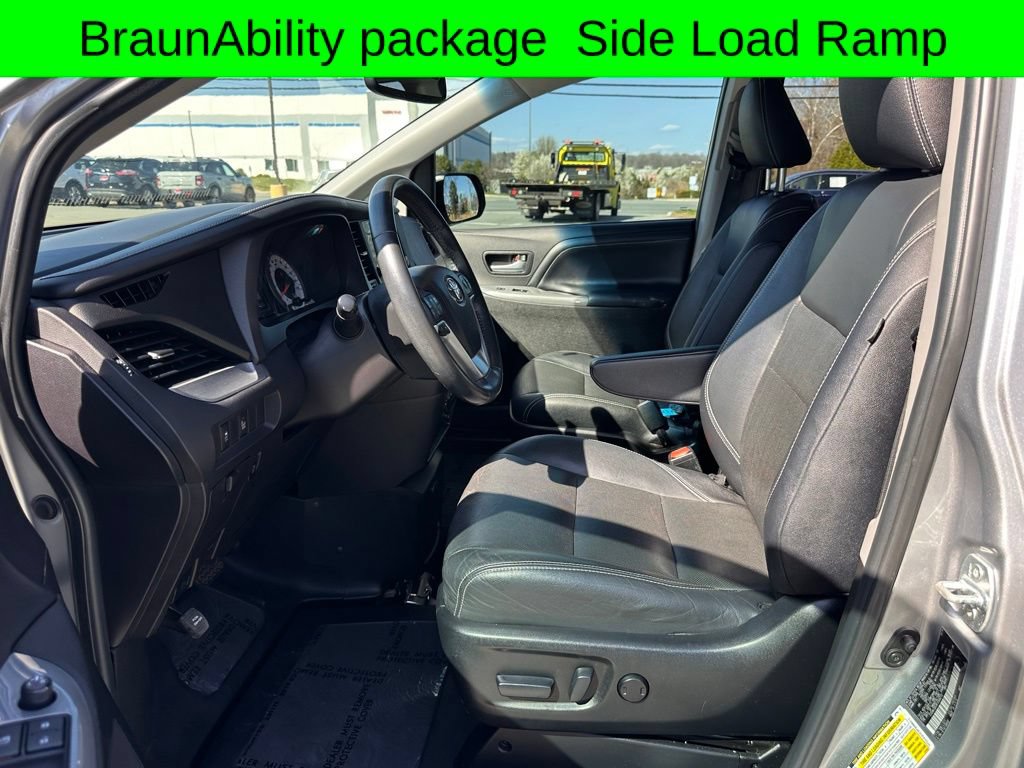 Used 2015 Toyota Sienna SE w/ SE Preferred Package FWD image 22