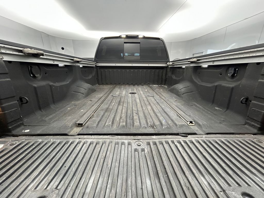 Used 2019 Nissan Titan SV w/ SV Convenience Package image 26