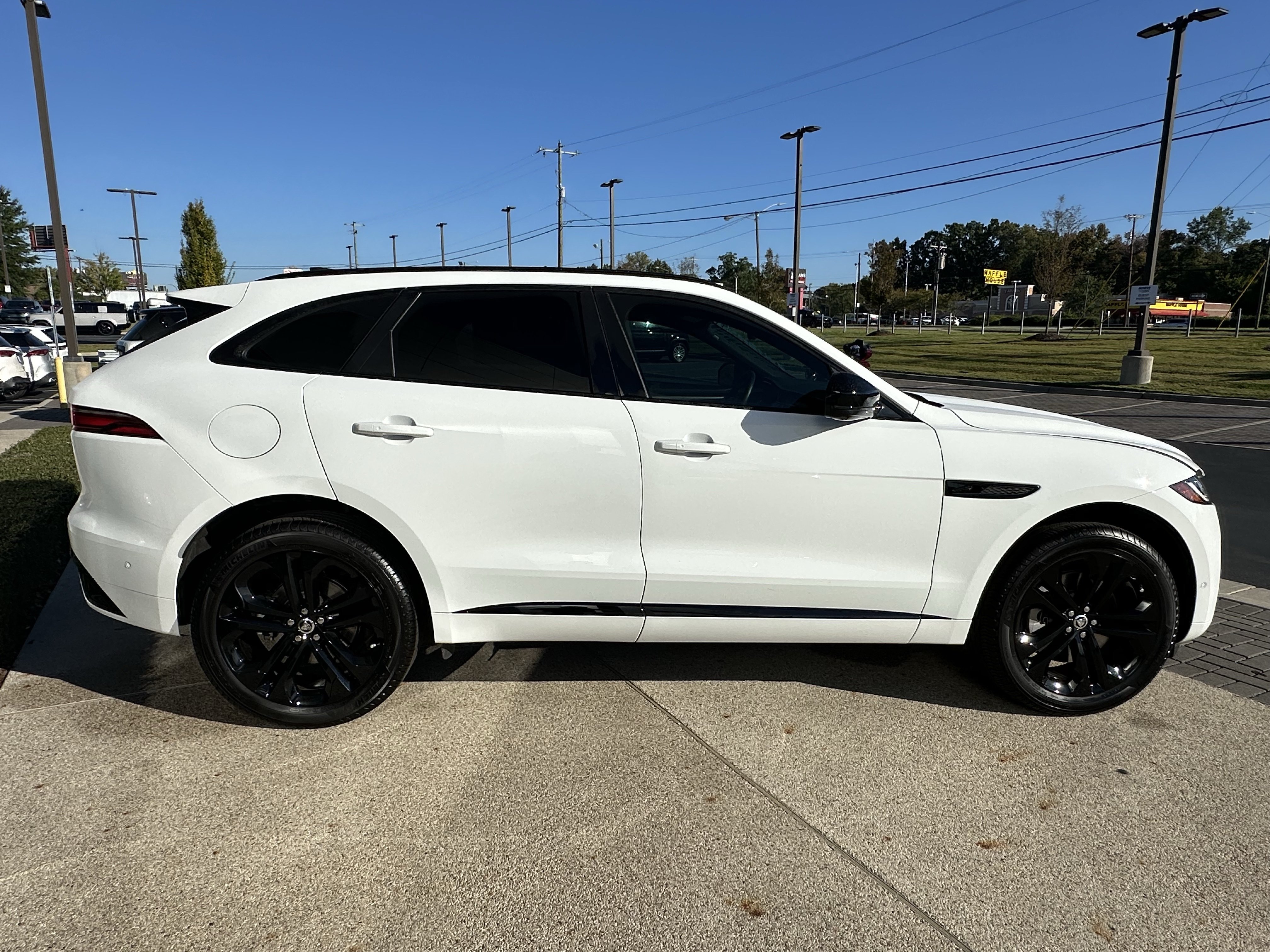 Certified 2026 Jaguar F-PACE R-Dynamic S AWD/4WD image 8
