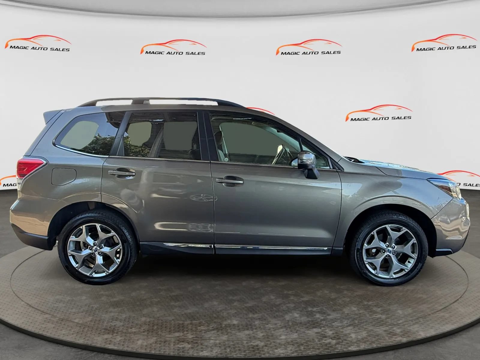 Used 2017 Subaru Forester 2.5i Touring AWD/4WD image 6