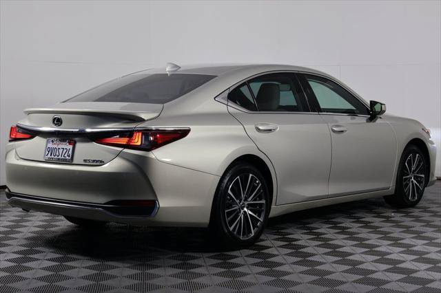Certified 2025 Lexus ES 300h w/ Premium Package FWD image 4