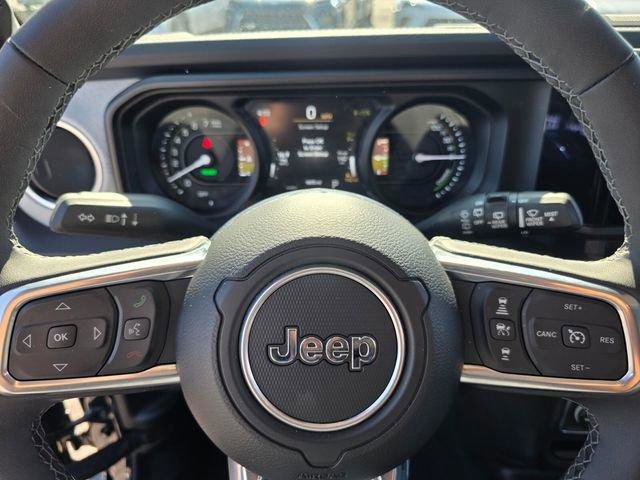 Used 2025 Jeep Wrangler Sahara AWD/4WD image 25