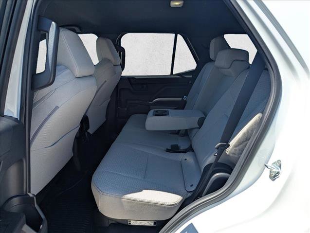 Used 2025 Toyota 4Runner SR5 AWD/4WD image 18