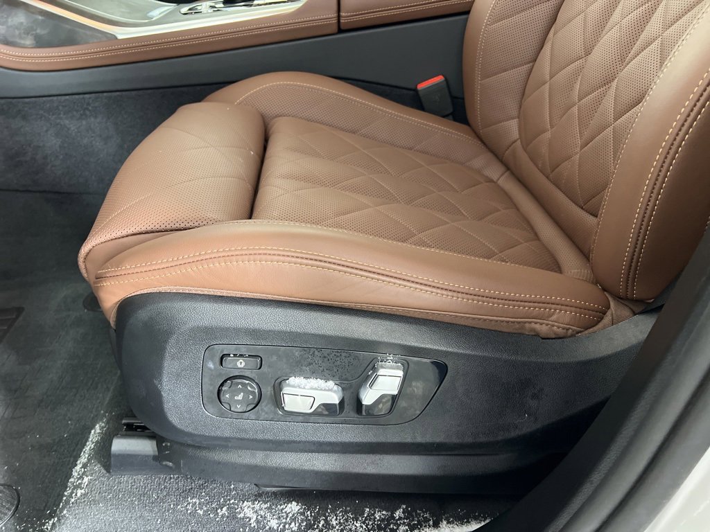 Used 2026 BMW X7 xDrive40i w/ Premium Package image 16
