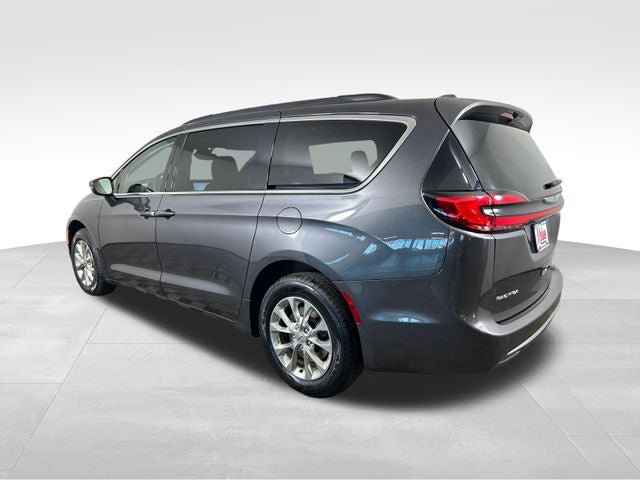 Used 2022 Chrysler Pacifica Touring-L AWD/4WD image 4