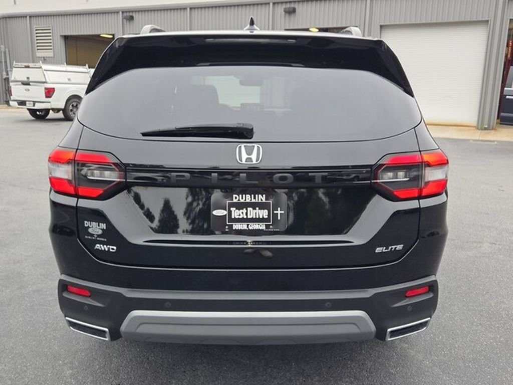 Used 2025 Honda Pilot Elite image 13