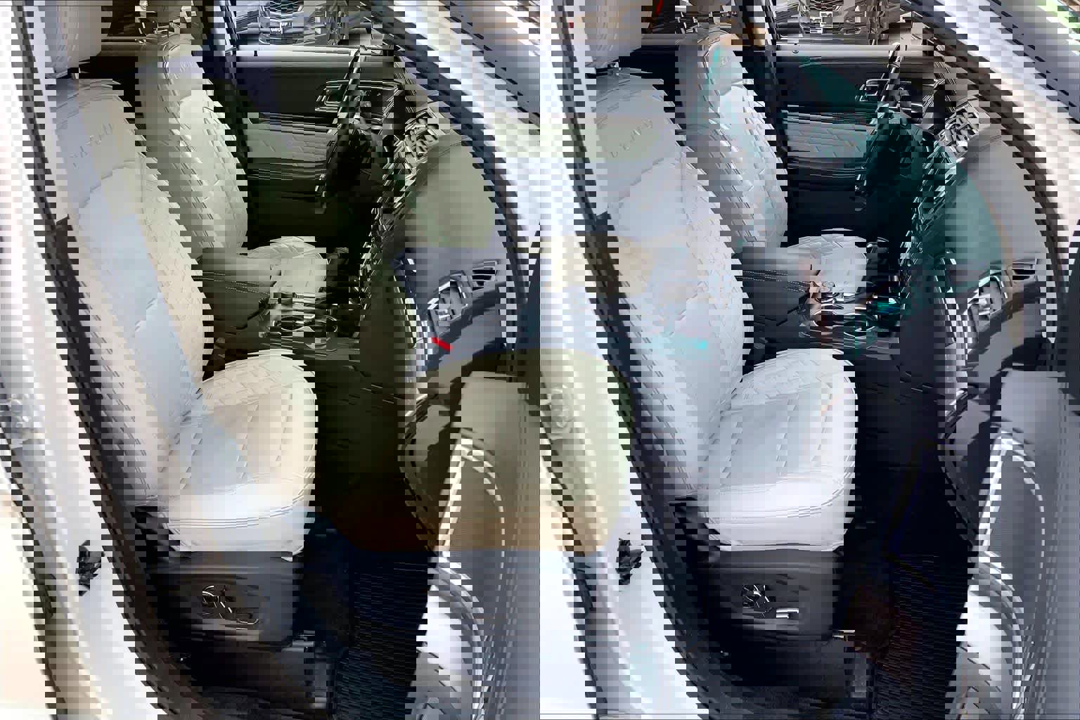 Used 2016 Ford Explorer Platinum image 9