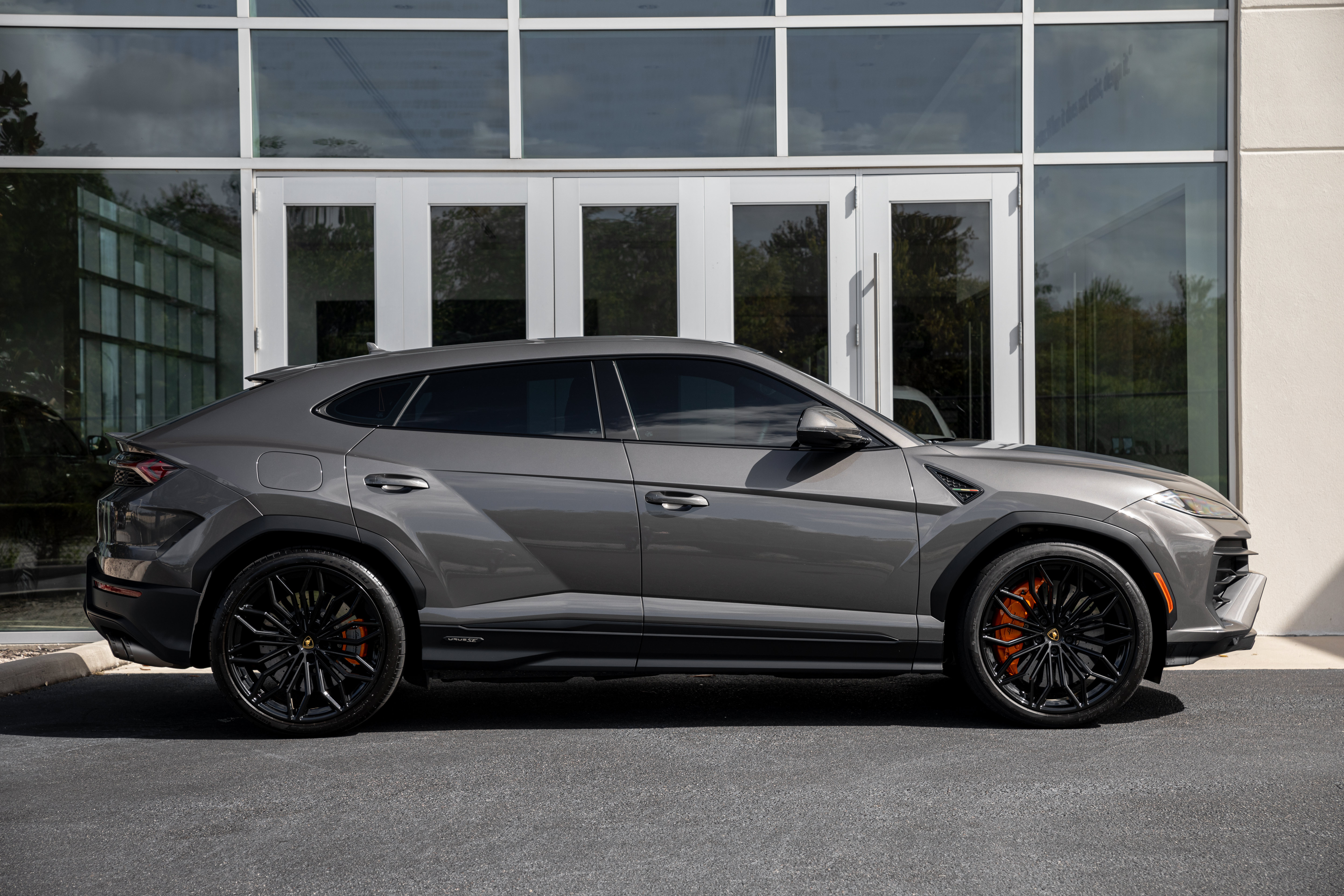 Used 2025 Lamborghini Urus Performante AWD/4WD image 38