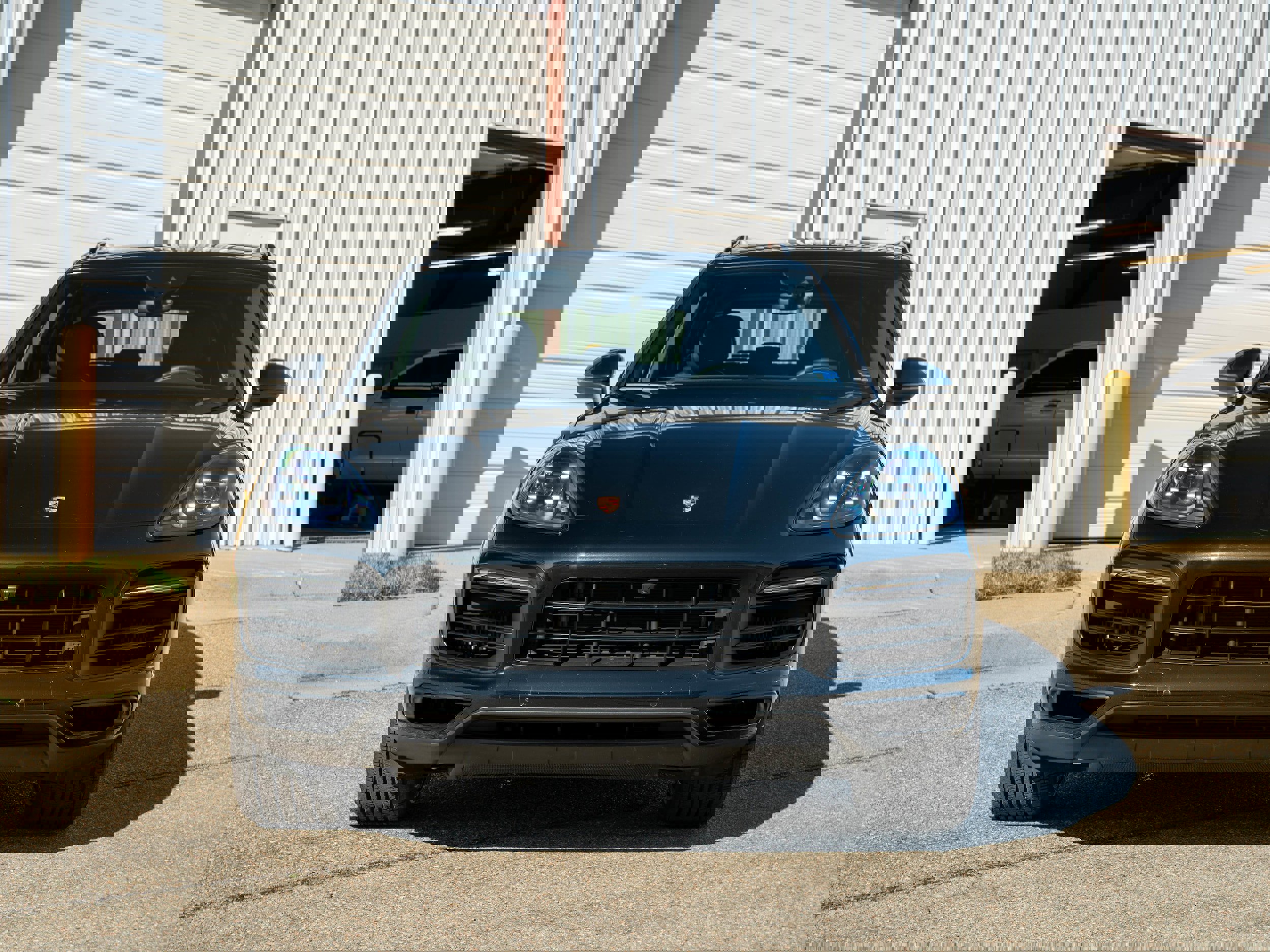 Certified 2023 Porsche Cayenne Platinum Edition image 11