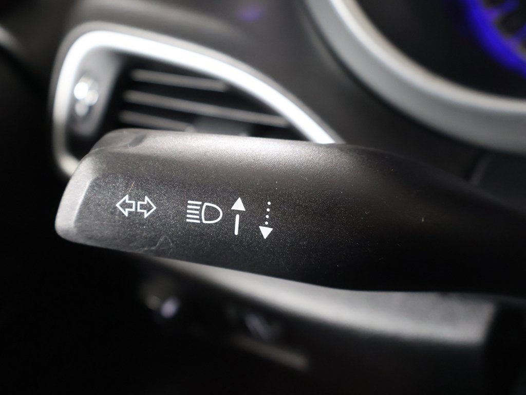 Used 2025 Chrysler Pacifica Select image 41