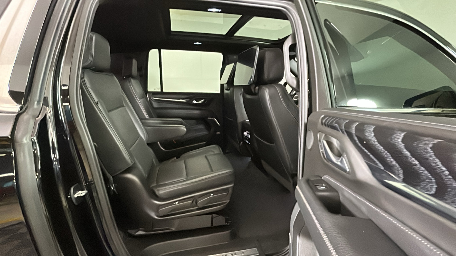 Used 2024 GMC Yukon XL Denali w/ Denali Reserve Package AWD/4WD image 38