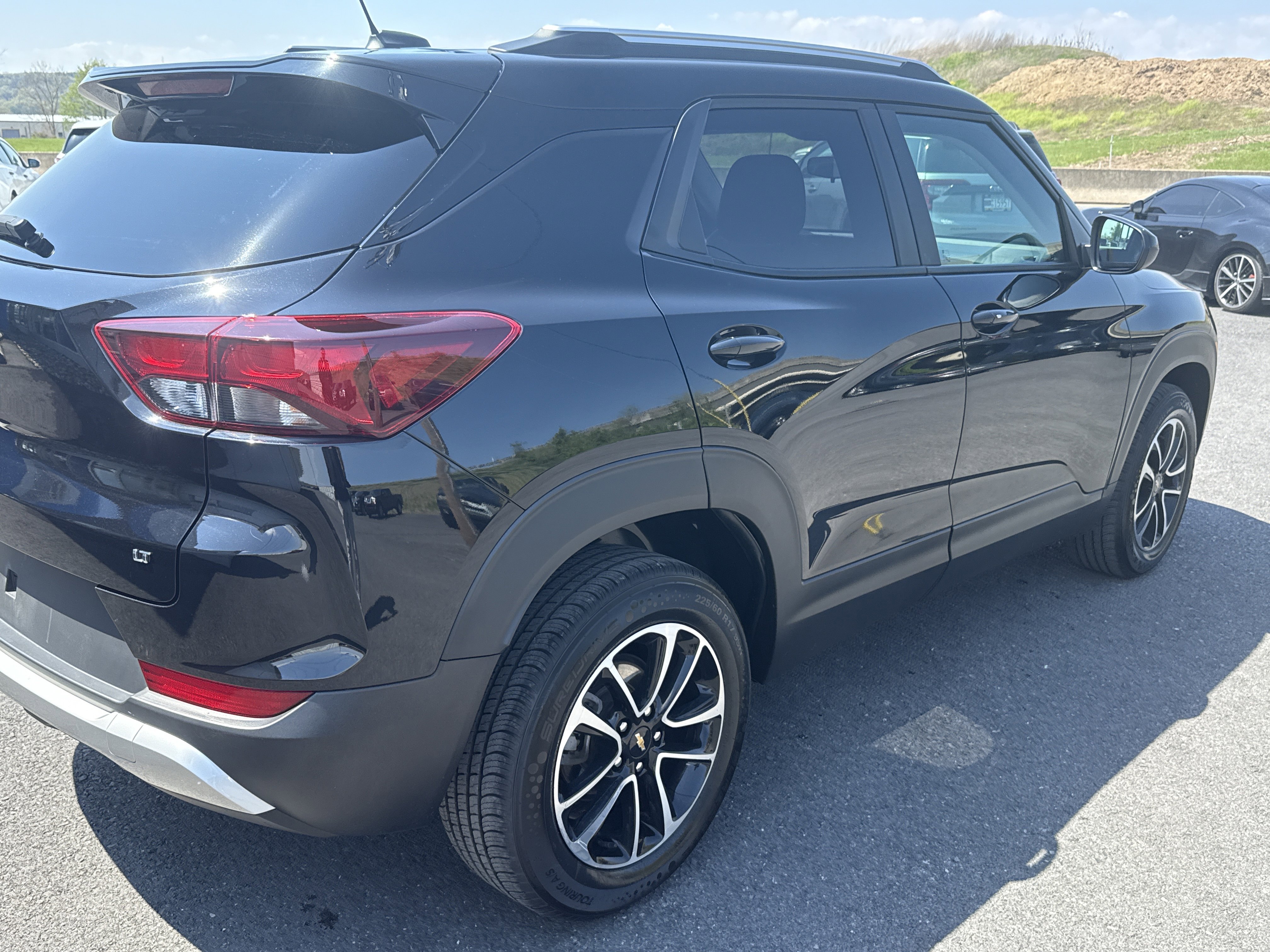 Used 2025 Chevrolet TrailBlazer LT AWD/4WD image 3