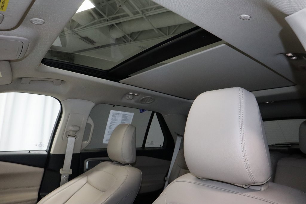 Certified 2022 Ford Explorer Limited w/ Hybrid Equipment Group 310A image 35