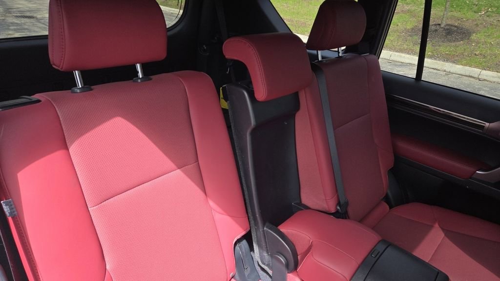 Used 2023 Lexus GX 460 Premium w/ Premium Package image 31