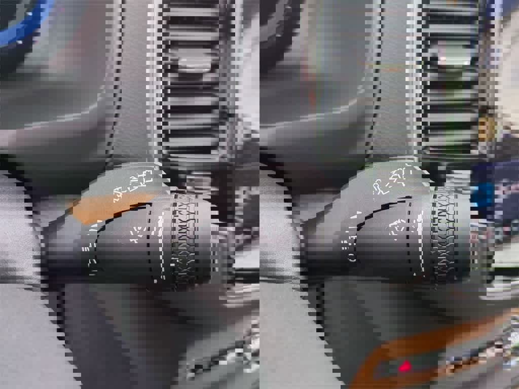 Used 2025 Volvo XC90 T8 Plus w/ Protection Package Premier image 18