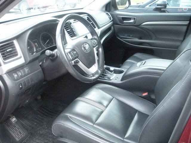 Used 2018 Toyota Highlander SE AWD/4WD image 10