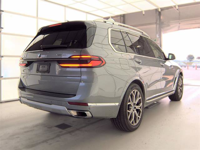 Used 2025 BMW X7 xDrive40i w/ Premium Package AWD/4WD image 4