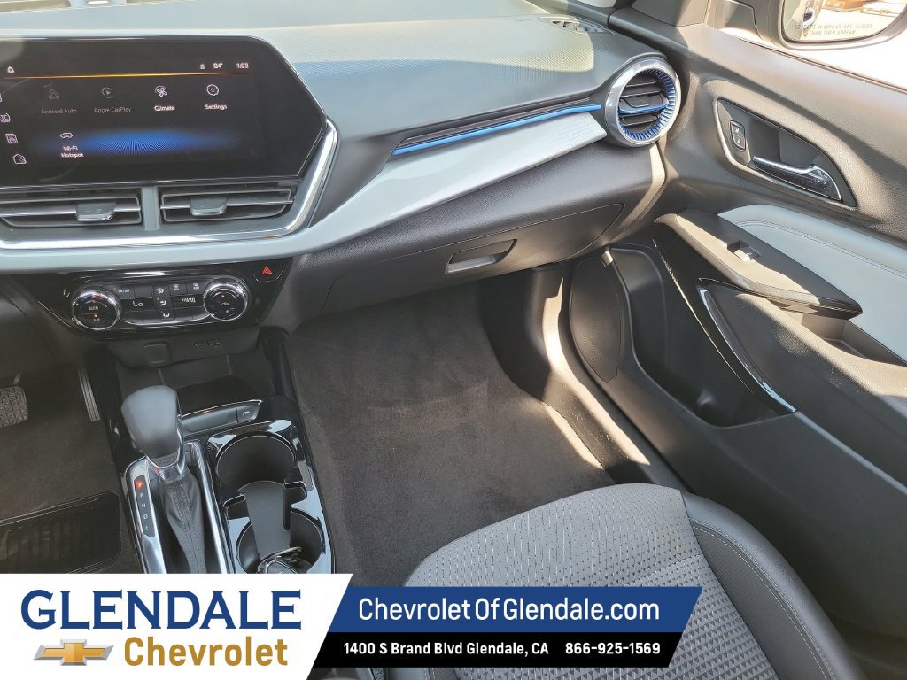Used 2025 Chevrolet Trax LT FWD image 16