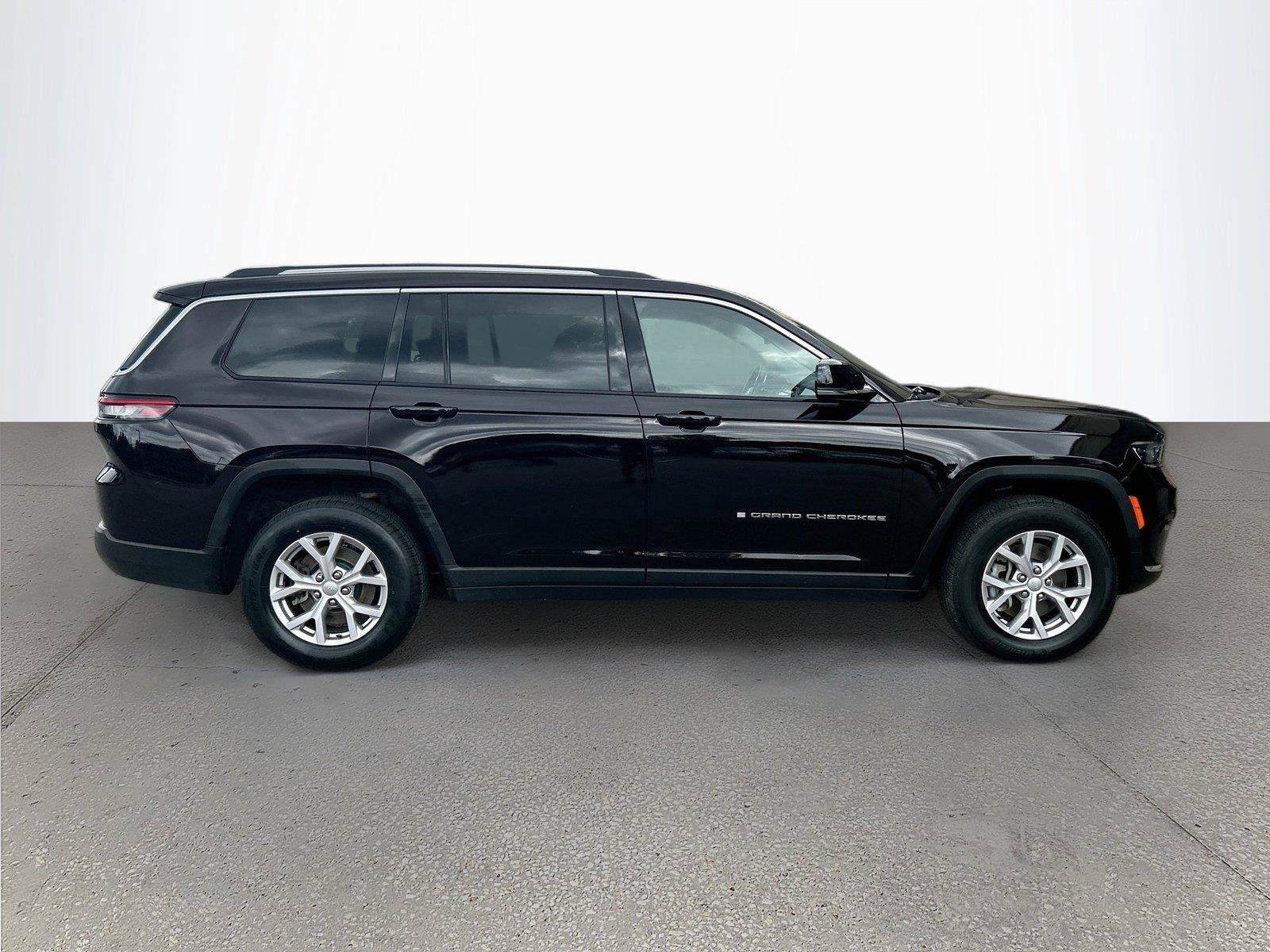 Used 2022 Jeep Grand Cherokee L Limited w/ Trailer Tow Group (B) AWD/4WD image 3
