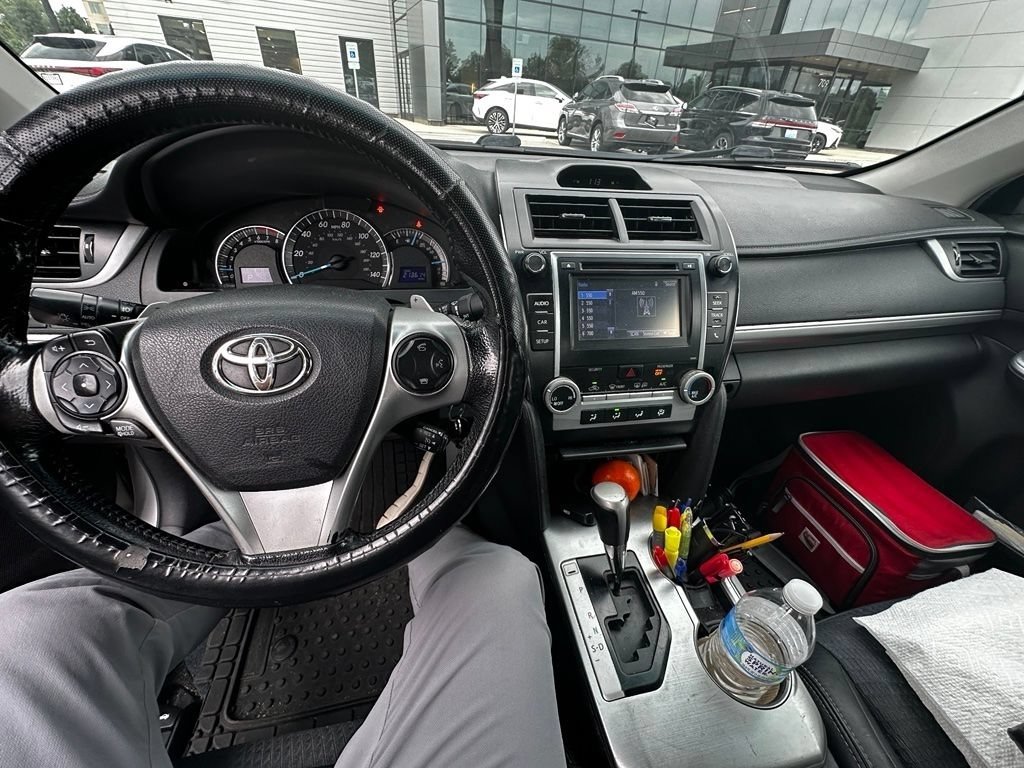 Used 2014 Toyota Camry SE FWD image 16