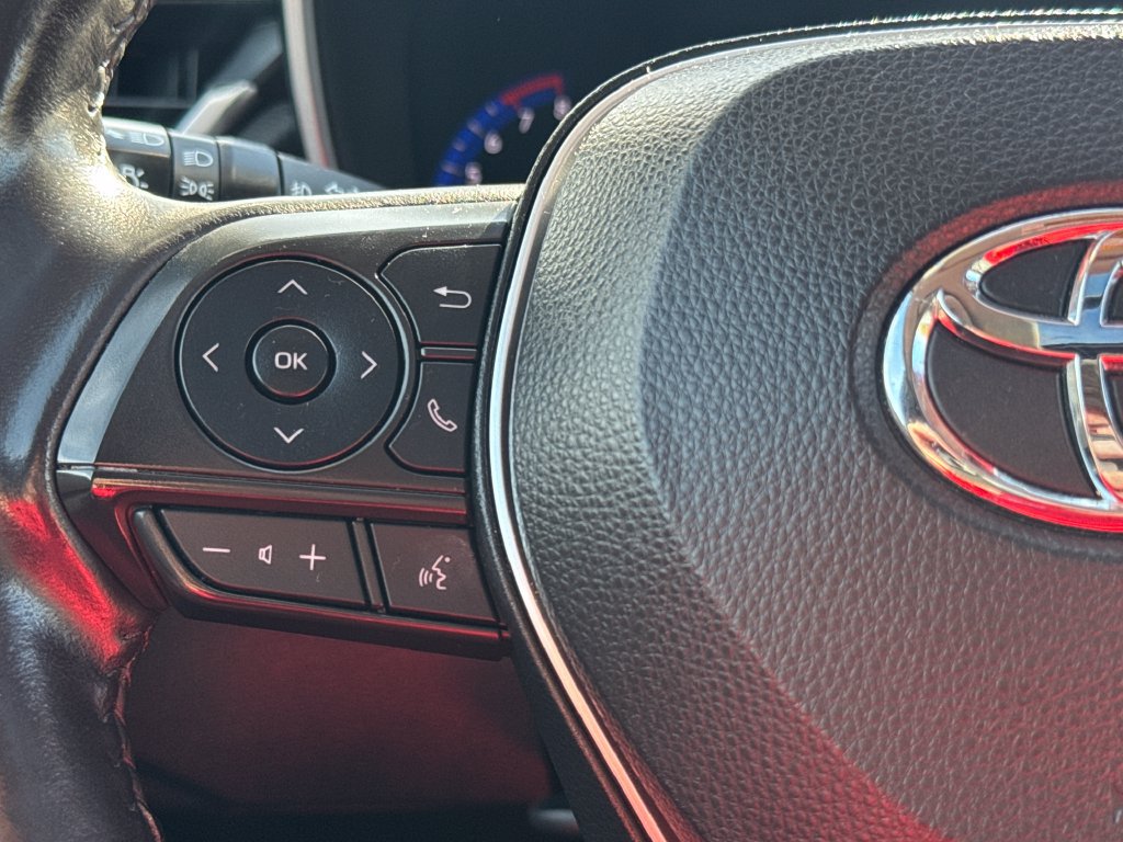 Used 2022 Toyota Corolla Cross XLE w/ Convenience Package AWD/4WD image 18