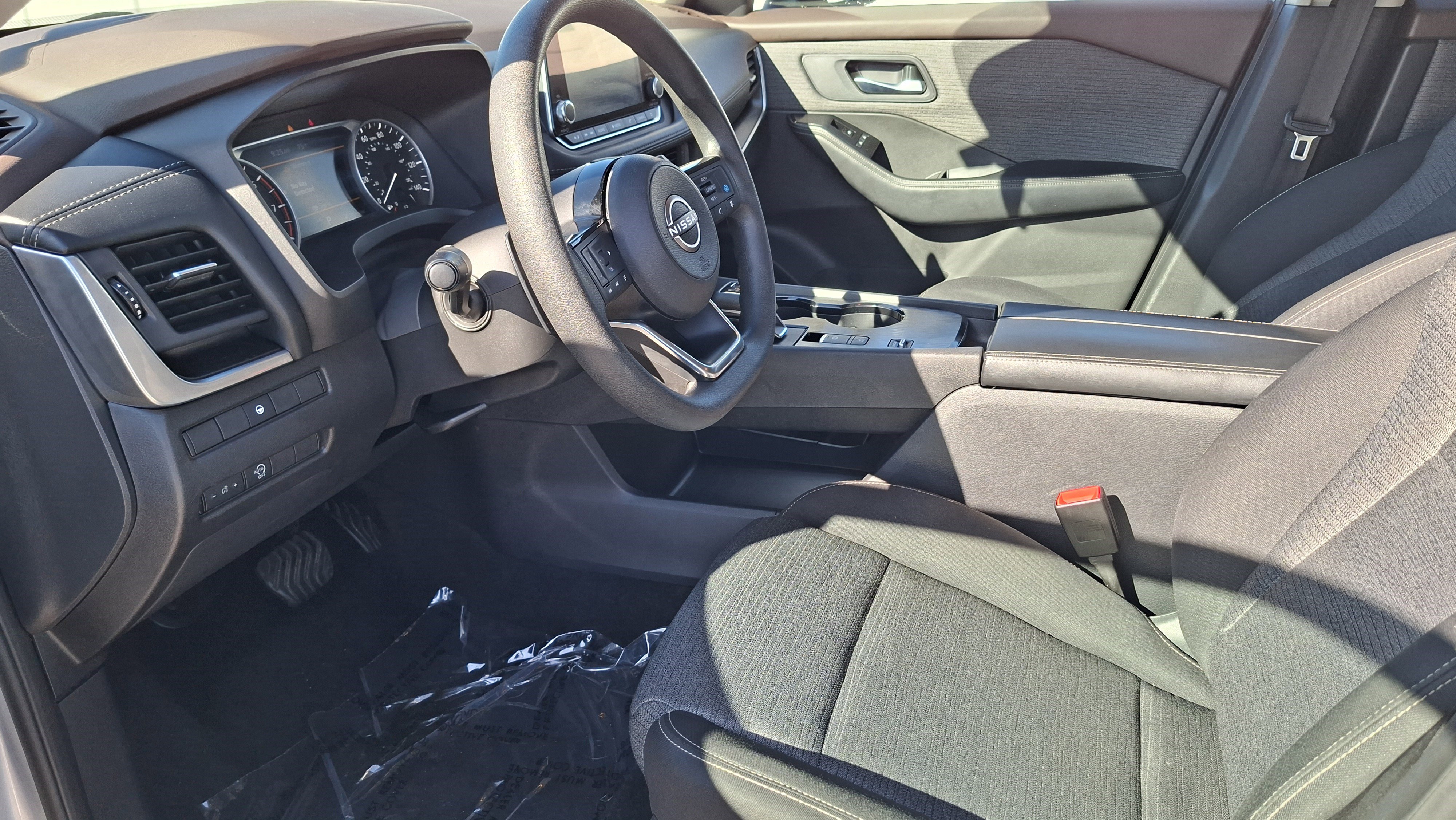 Used 2023 Nissan Rogue SV FWD image 9