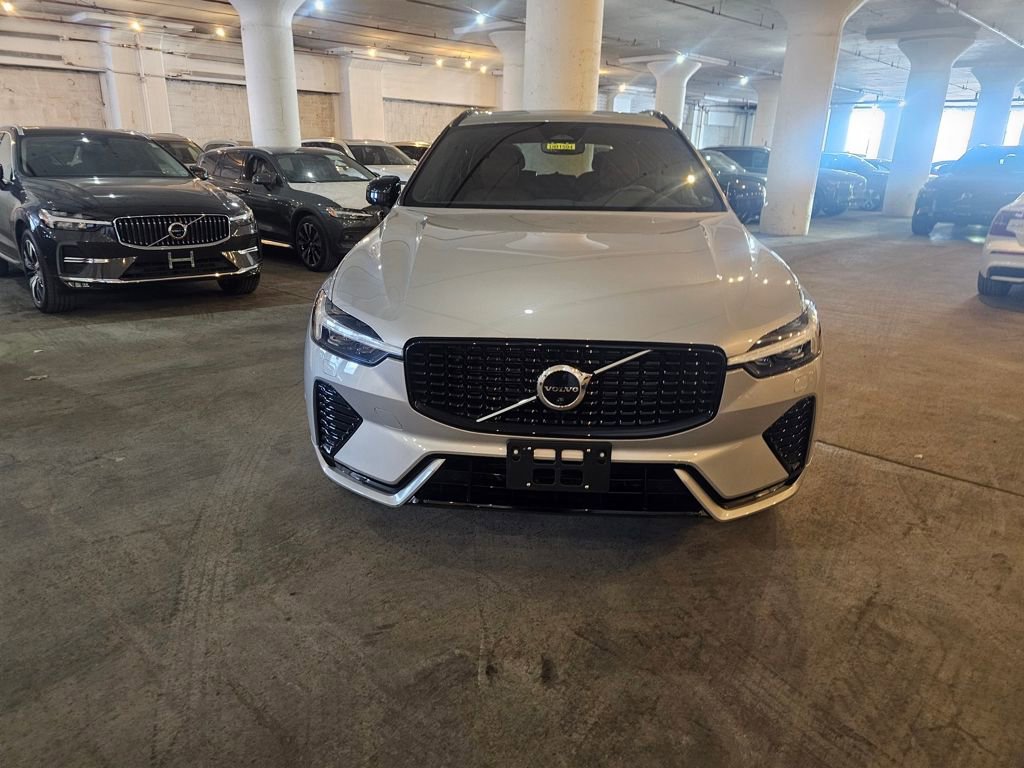 Certified 2023 Volvo XC60 B5 Plus w/ Climate Package image 6
