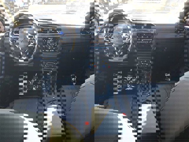 Certified 2024 Volkswagen Tiguan SE R-Line image 13