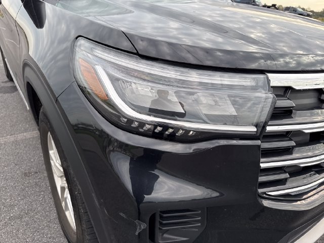 Used 2025 Ford Explorer Active AWD/4WD image 12