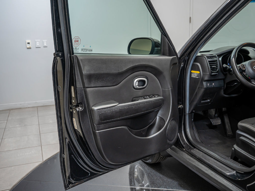 Used 2017 Kia Soul FWD image 23