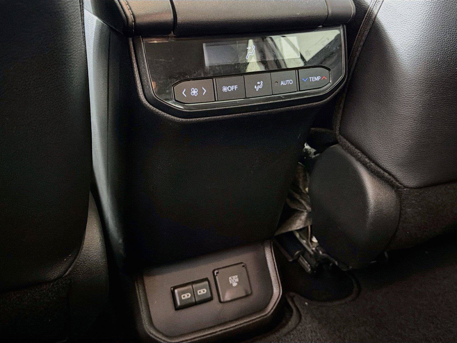 Used 2024 Toyota Highlander Limited FWD image 25