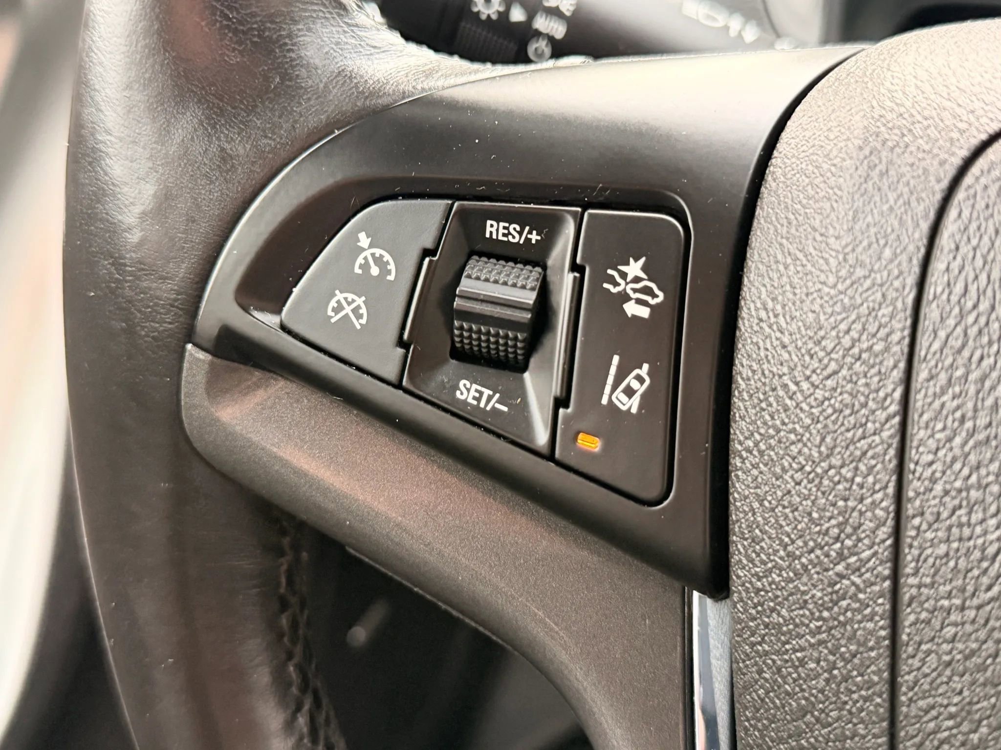 Used 2015 Chevrolet Volt Premium w/ Premium Trim Package FWD image 35