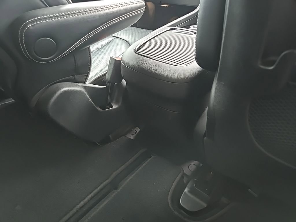 Used 2025 Chrysler Pacifica Limited image 86