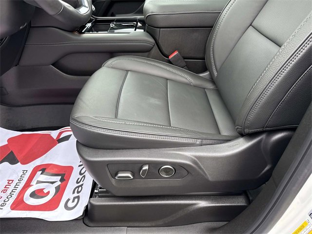 Used 2025 GMC Yukon Denali w/ Sun & Power Step Package image 11