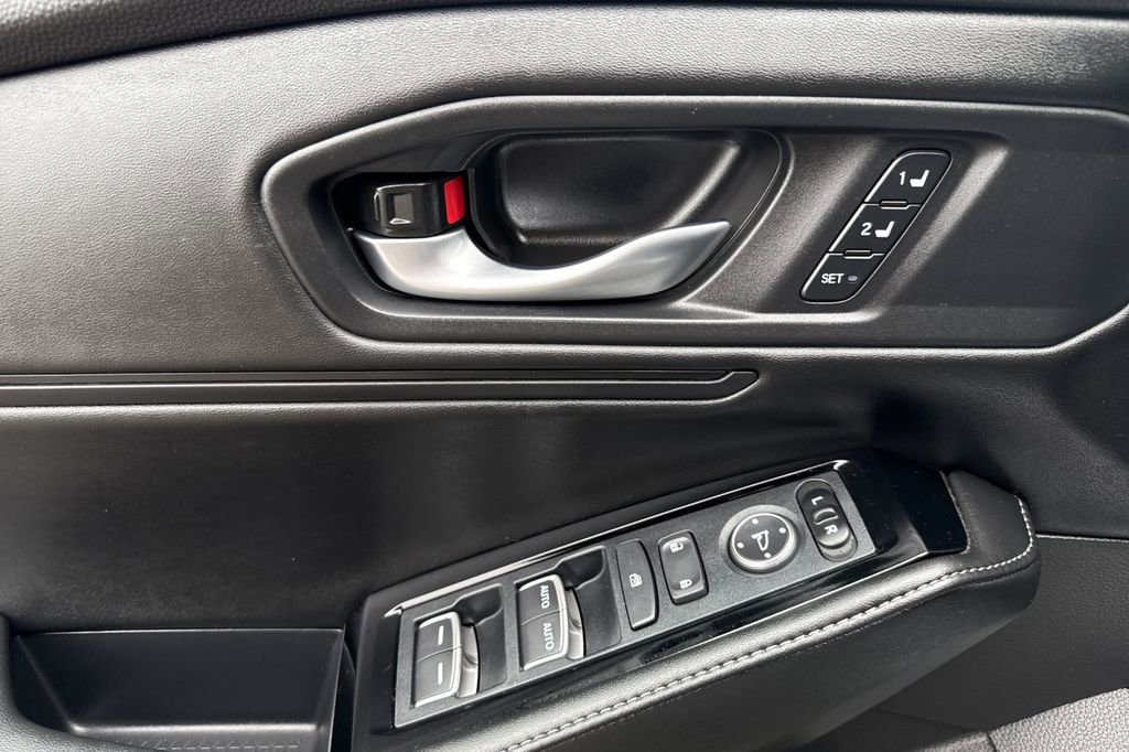 Certified 2025 Honda Accord Touring image 5