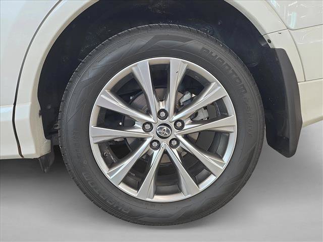 Used 2017 Toyota RAV4 Platinum FWD image 23