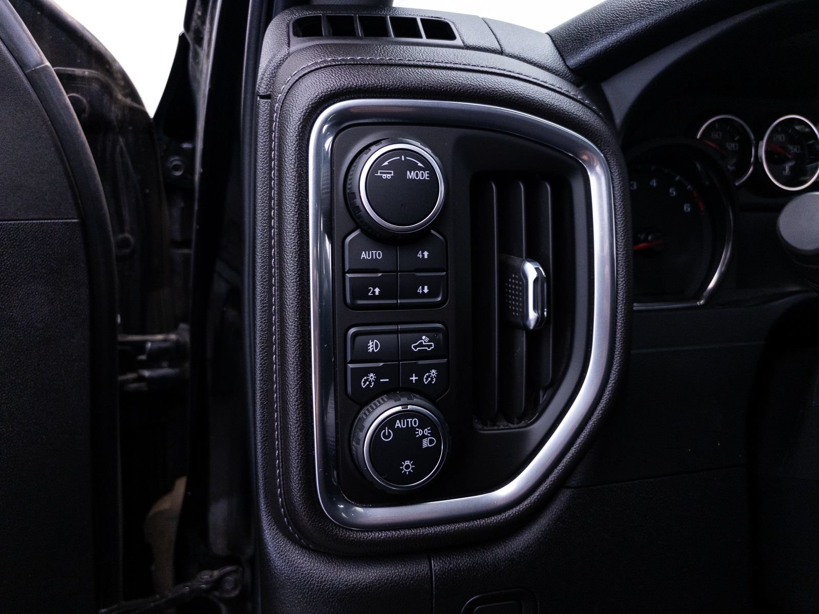 Used 2020 Chevrolet Silverado 1500 LT Trail Boss AWD/4WD image 10