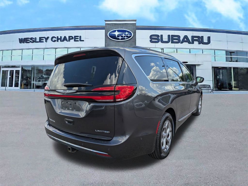 Used 2022 Chrysler Pacifica Limited image 5