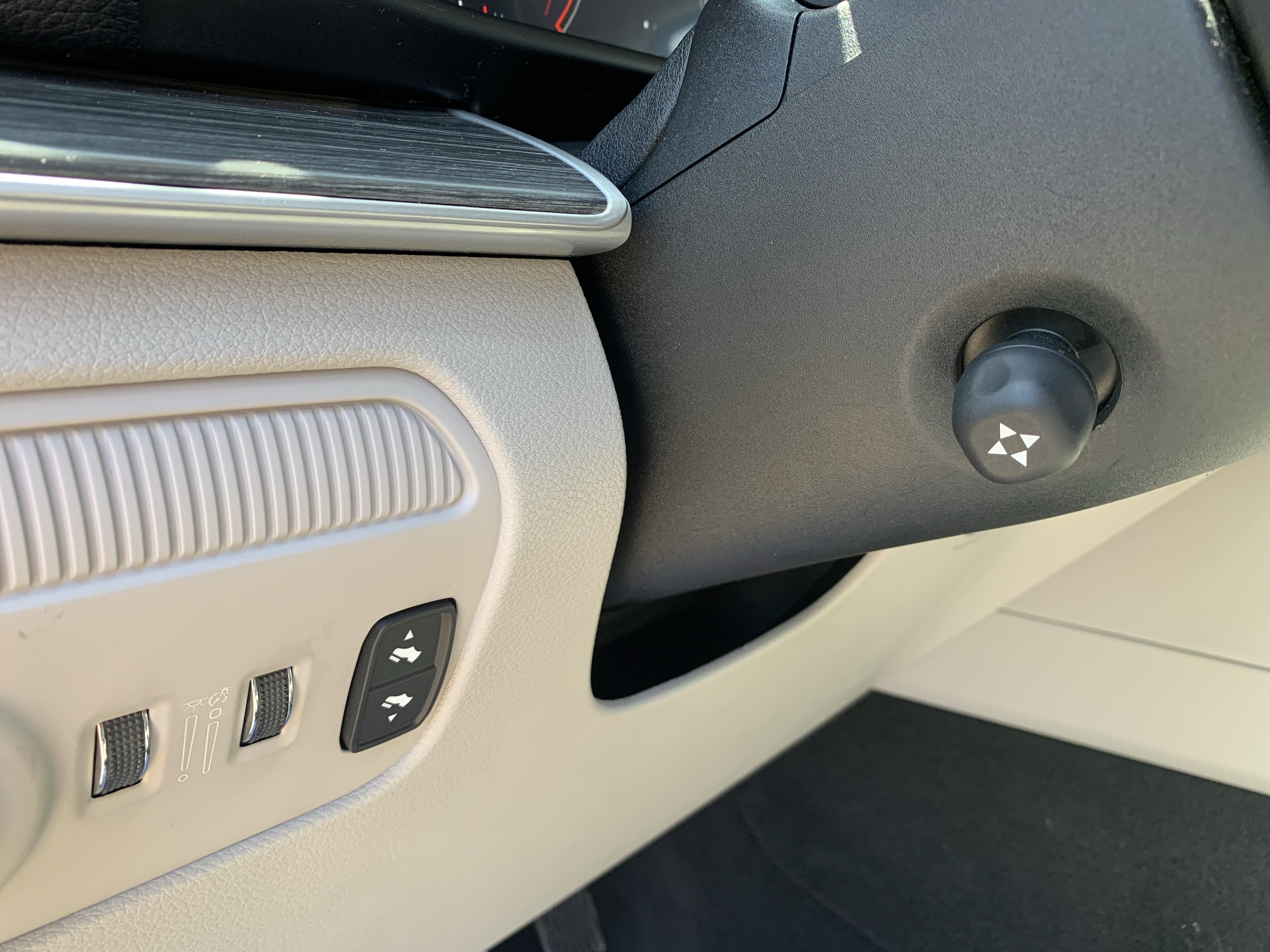 Used 2024 Jeep Wagoneer L Series II w/ Flexible Seating Group AWD/4WD image 19