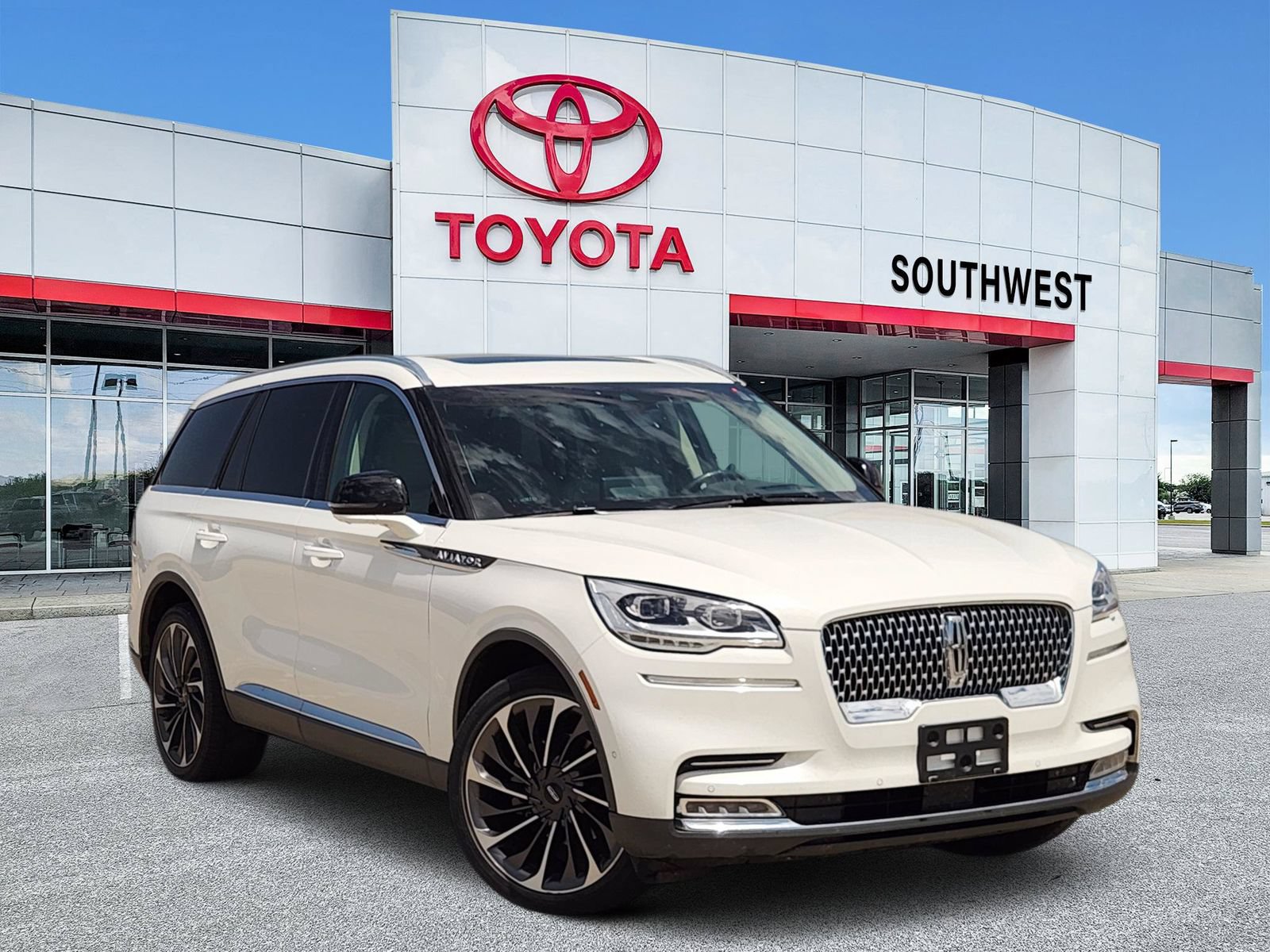 Used 2020 Lincoln Aviator Reserve w/ Equipment Group 202A AWD/4WD image 1
