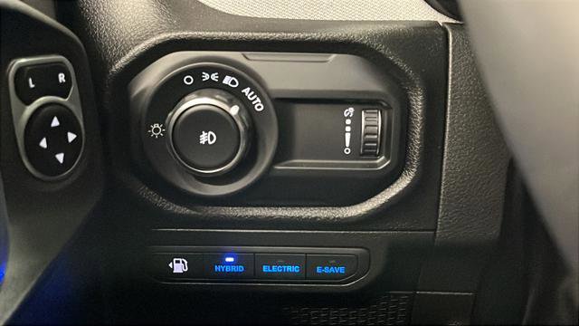 Used 2024 Jeep Wrangler Unlimited image 37