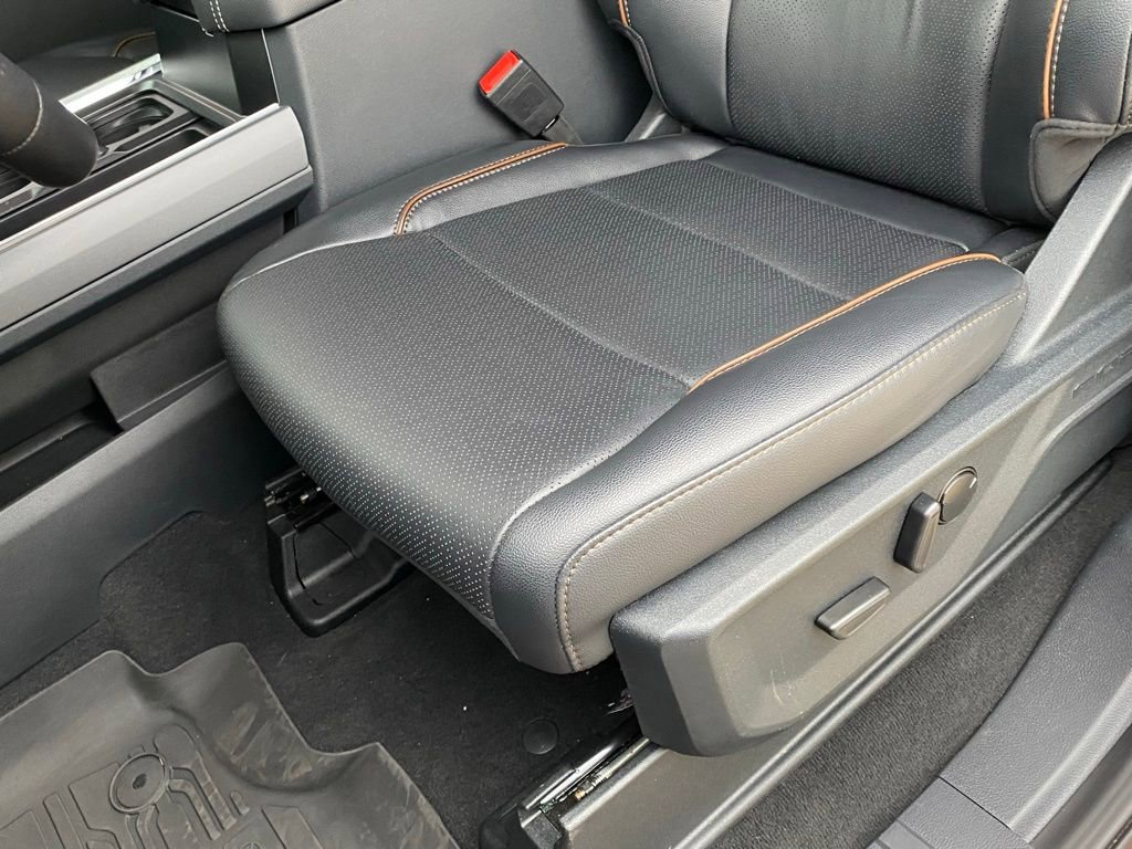 Used 2025 Ford F250 Lariat w/ Chrome Package image 23