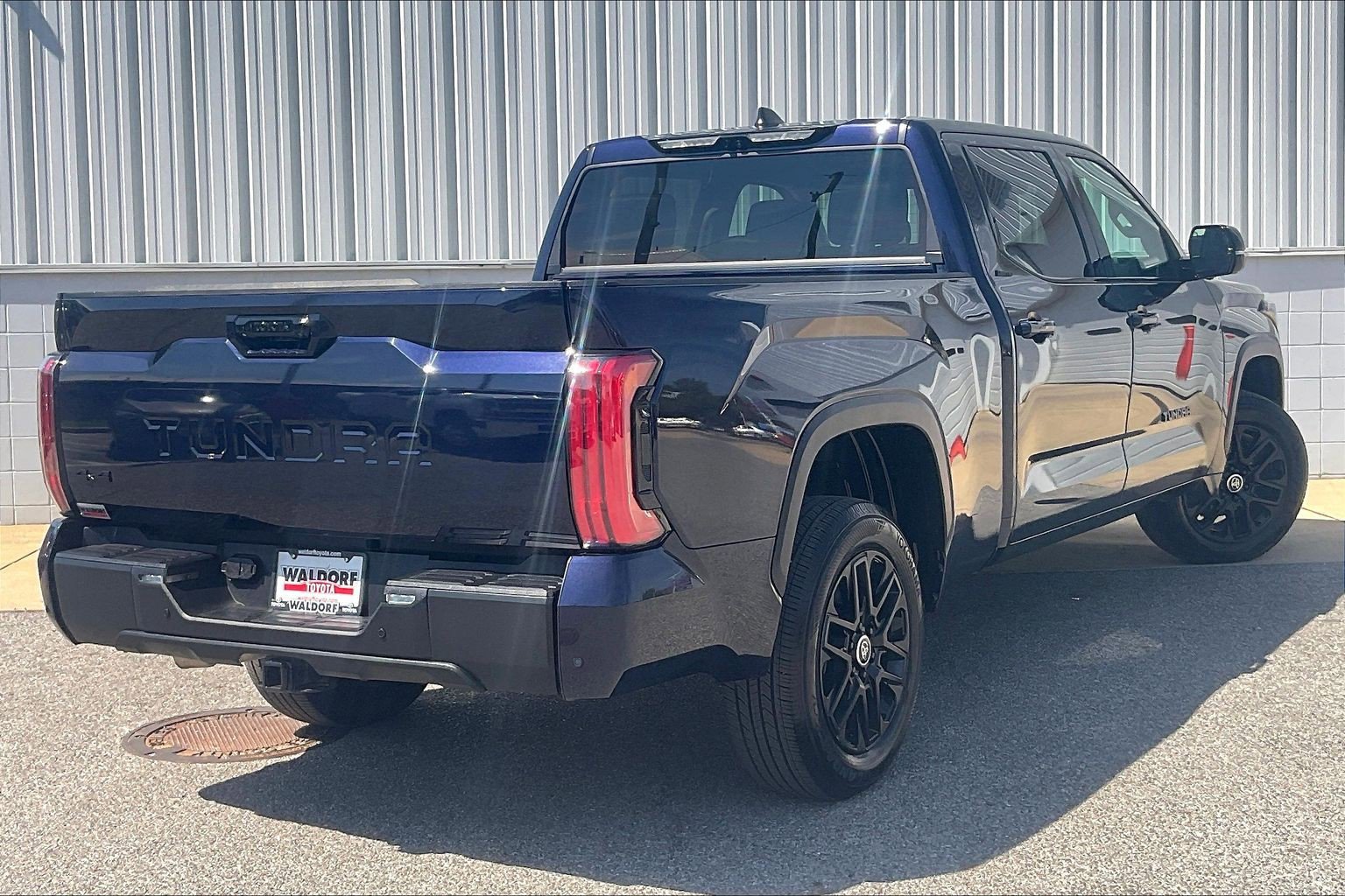 Used 2024 Toyota Tundra Limited AWD/4WD image 17