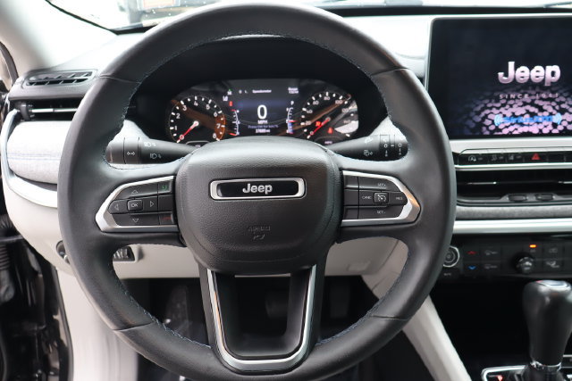 Used 2022 Jeep Compass Latitude FWD image 29