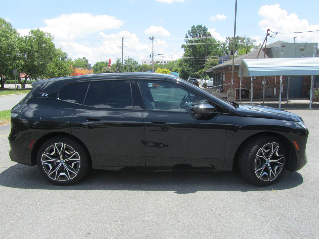 Used 2024 BMW iX xDrive50 w/ Sport Package AWD/4WD image 11