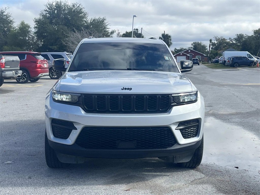 Used 2023 Jeep Grand Cherokee Altitude image 8