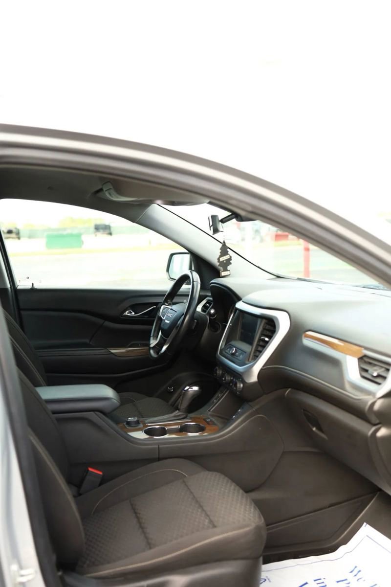 Used 2018 GMC Acadia SLE image 36